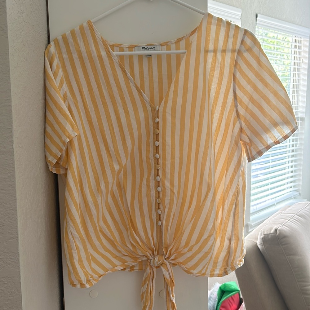 Madewell tee, adorable button and tie detail